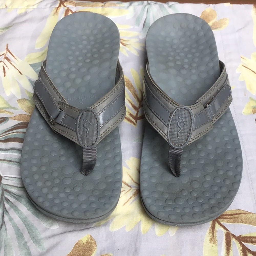 Footminders Seymour Gray Adjustable Sandals Sz 9